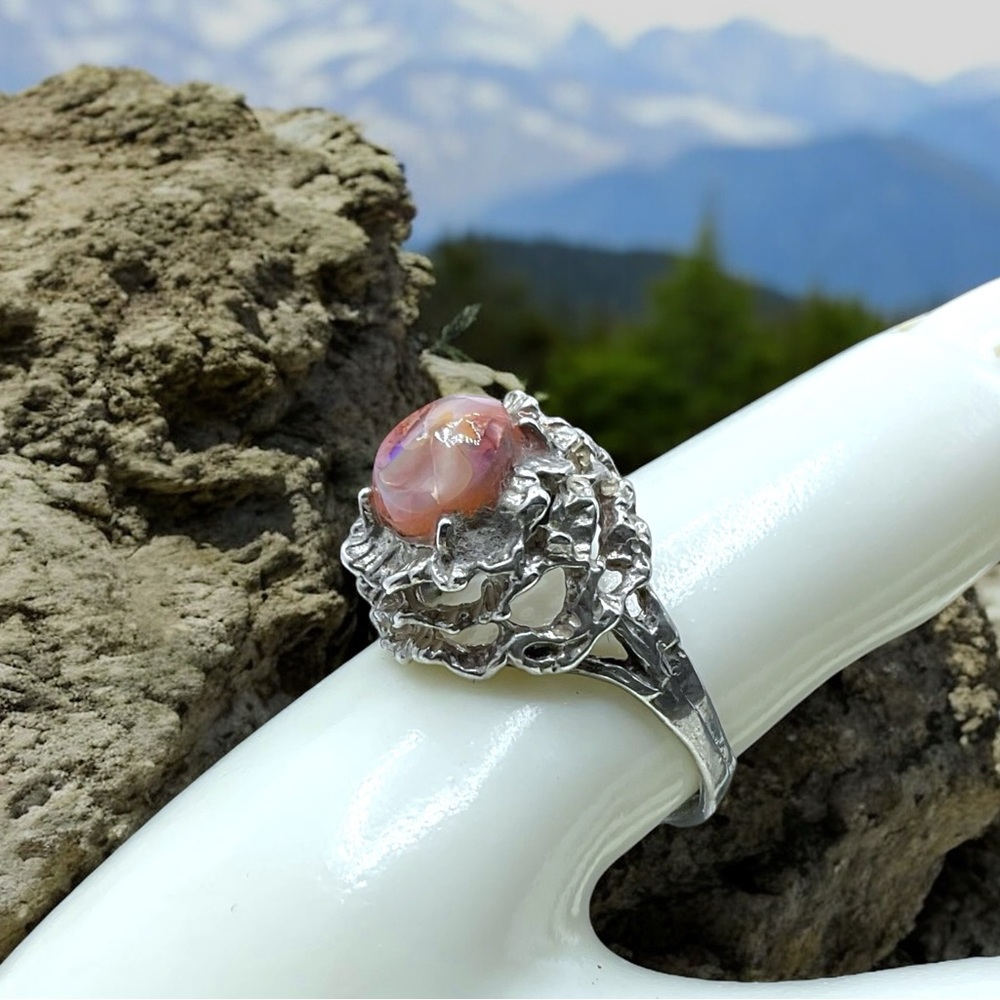 Elegant Silver and Pink Gemstone Ring